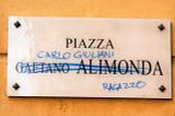 Genova piazza Alimonda, santuario laico in ricordo di Carlo