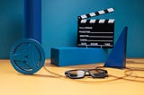 Imagen de <a href=”https://www.freepik.es/foto-gratis/gafas-3d-claqueta-peliculas_29803919.htm#query=cine&position=46&from_view=search&track=sph">Freepik</a>