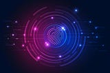Um ícone de digital humana, que representa biometria. O ícone é iluminado por tons roxos e azuis, dando aspecto futurista.
