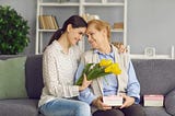 15 Unique Gifts for Elderly Moms (Find a Great Gift for Senior Mother)