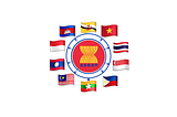 Logo ASEAN dikelilingi bendera-bendera negara anggota