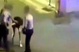 Politieagenten mishandelen twee vrouwen uit Izmir vanwege ‘ongepaste kleding’