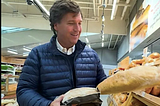 Tucker Carlson goes grocery shopping in Moscow