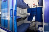 Blick ins Innere eines Schlafwagenabteils des European Sleeper-Nachtzugs