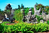 The Enigmatic Marvel of Coral Castle: Unraveling the Mystery Behind Ed Leedskalnin’s Masterpiece