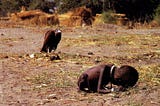 Criança sobrevive(?) ao abutre, fotógrafo sucumbiu à dor