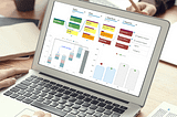 Displaying New AI and Visualization Features for Enhanced Data Analysis in Qlik Sense on a Laptop Screen