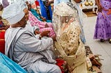 Tradition africaine: La mariée qui s’agenouille : symbole de soumission?