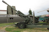 What are the specifications of the FH-70 artillery system?