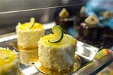 Ode alla Torta Mimosa. Che sia l’8 Marzo, Natale o Ferragosto