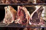 Carne frollata: cos’è, come si cucina, quanto costa e quale taglio scegliere