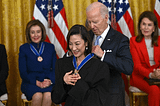 Joe Biden Puji Michelle Yeoh di Majlis Penyampaian Pingat Kebebasan Presiden AS