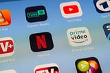 Sur l’échiquier du streaming, la partie reste à jouer : qui de Netflix, Disney+, Amazon Prime et…