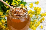 How does honey affect blood sugar levels?