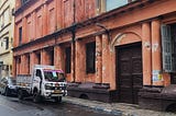 This building that I clicked, which is right opposite to Tagore’s residence, must have once looked modern and grand.