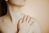 Does the woman have pain or is in pain?