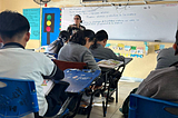 El motor de la esperanza “Un equipo entre la niebla y el aula”
