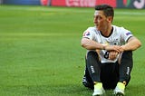 Was sagt Mesut Özils Rücktritt über den deutschen Fußball aus?