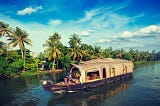 Is it possible to visit Munnar and Alleppey in a 4-day tour package?