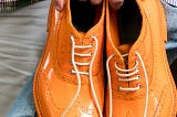 [HOMOPHOBIE] Un couple gay violemment agressé, coupable de porter des chaussures oranges…