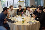 Evaluando fundadores para trabajar con corporaciones