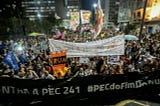 Em grito de socorro, multidão toma centro do Rio contra a PEC 241 e Governo Temer