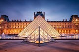 Enjoy Romantic Ambiance Of Paris