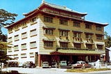 882 从锡制箱到地标建筑：诗家董百货公司的百年记忆