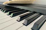 How to play any major or minor chord on a piano in 5 mins