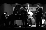 Miles Davis, centro izquierda, con Herbie Hancock (piano), Ron Carter (bajo) y Wayne Shorter (saxo) en el festival de jazz de Newport en 1967. Créditos: David Redfern/Redferns/Getty Images