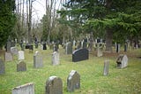 Sind Grabstätten Orte der Begegnung? Über die Szenographie von Friedhöfen