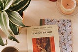 “Lo raro es vivir”