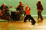 Black Summer (3/5): Red Hot lança música regular como single depois de anos sem lançamentos