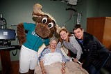 Dan Wilson & Mariner Moose Visit Highline Hospital