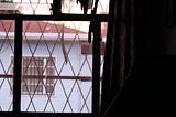Al otro lado de la ventana
