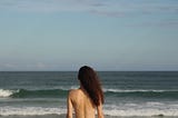 Repressão moral ao naturismo mascara interesses econômicos