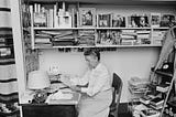 Entre la persona y el personaje: Convertirse en Beauvoir de Kate Kirkpatrick.