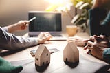 Tokenización de Bienes Raíces en Latinoamérica: ¿Por Qué la Regulación Aún es Insuficiente?