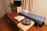神戸元町 「 整体オガサワラ 」の施術ベッドです。