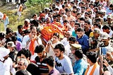 समाज कौन बदलता है ?