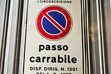 Placas de trânsito e uma reflexão sobre acessibilidade
