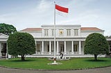 Orang-Orang Biasa di Istana