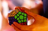 Picture from Unsplash by Alen de la Cruz (https://unsplash.com/photos/3-x-3-rubiks-cube-CmO_GydmKaY)