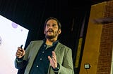Gary Servín inspiró a jóvenes con su charla sobre robótica y oportunidades internacionales