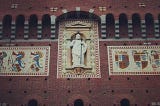A LONG AND EARLY WALK AROUND MILAN