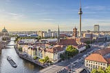 How do Berlin neighbourhoods differ on AirBnB?