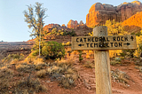 A trail marker along the Cathedral Rock trail.