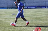 Atacante Vinicius dos Santos no centro de treinamento do Esporte Clube São José.