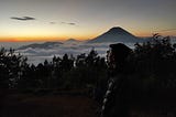 Gunung Sikunir: Merasakan Negeri Diatas Awan & Golden Sunrise
