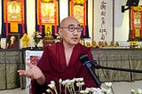 Rinpoche is giving a teaching on meditation